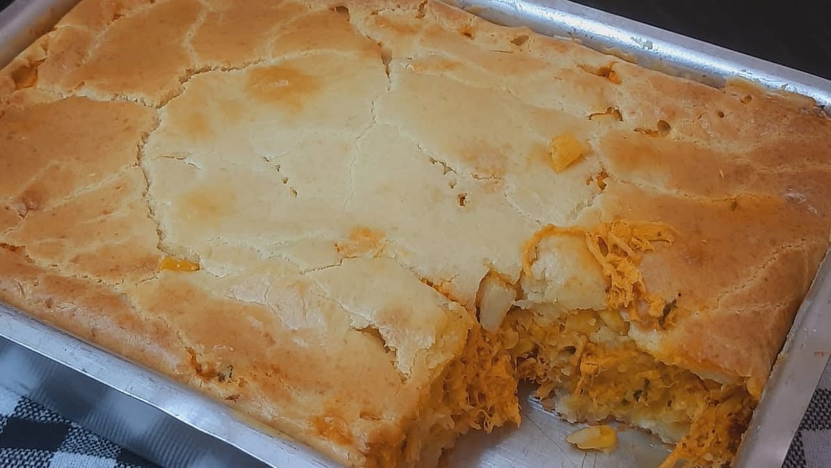 Torta de Frango Cremosa: Sabor Surpreendente em Cada Mordida!
