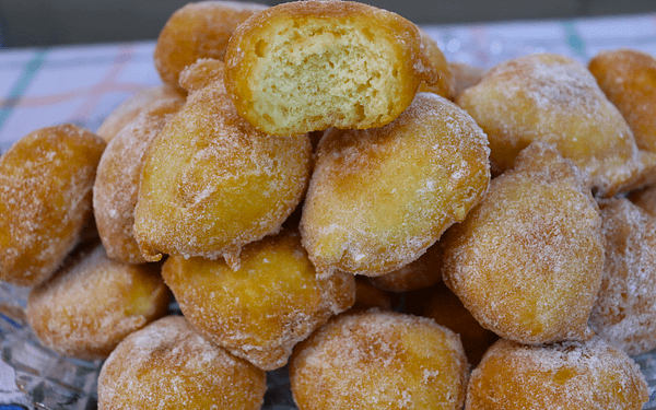 Bolinho de Chuva Perfeito: Sequinho com Essa Receita Fácil!
