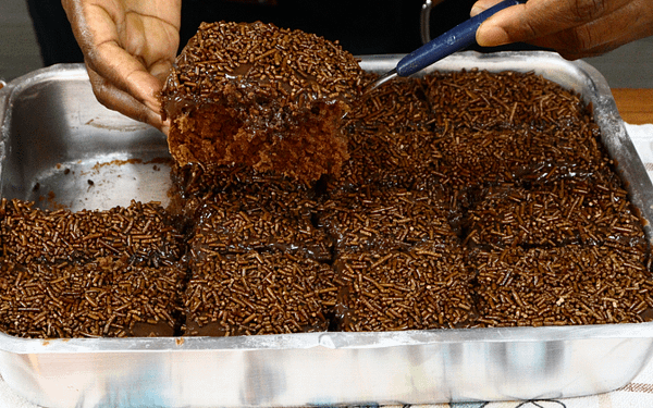 BOLO DE CHOCOLATE COM NESCAU SUPER FOFINHO E MOLHADINHO!