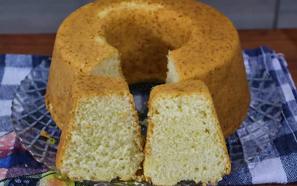 Bolo Simples e Fofinho com Ingredientes que Você Já Tem em Casa