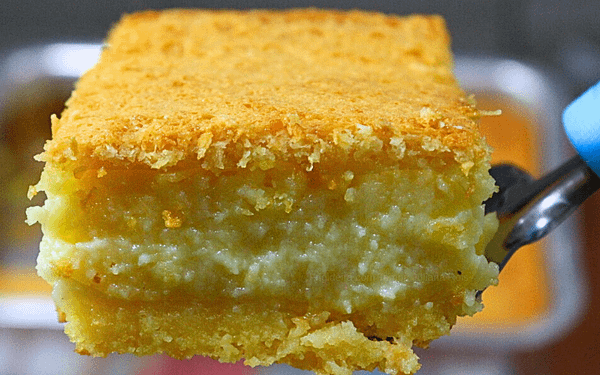 Bolo de fubá cremoso que parece pudim – receita fácil
