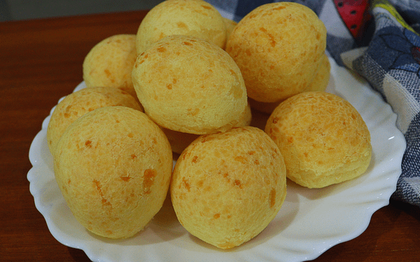 Pão de Queijo Caseiro Crocante por Fora e Macio por Dentro | Receita Fácil e Que Pode Congelar
