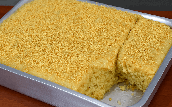 Bolo de Amendoim Fofinho com Cobertura Cremosa – Receita Fácil, Rápida e Irresistível