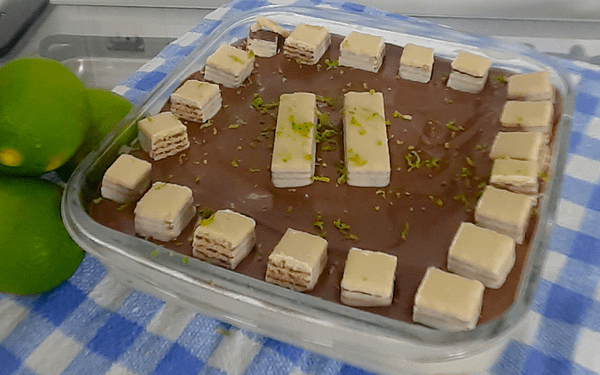 Sobremesa Fácil: Pavê de Limão com Chocolate que Derrete na Boca – Receita Rápida e Perfeita.