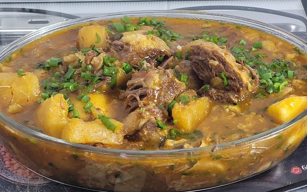 Receita fácil de Vaca Atolada: Carne e Mandioca Deliciosa