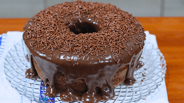 BOLO DE CHOCOLATE RÁPIDO E FÁCIL, MASSA FOFA E MOLHADINHA