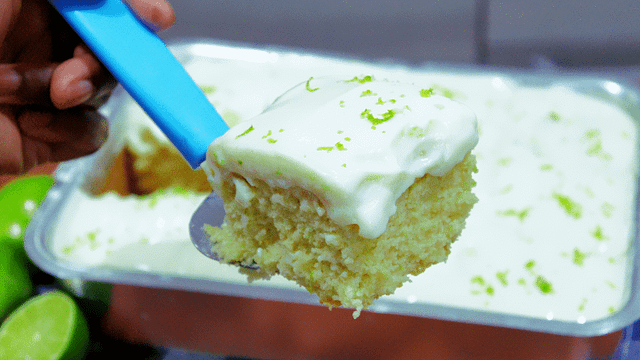 Bolo de Limão Fofinho - Receita Caseira Fácil 1 Aprenda a fazer um bolo de limão fofinho, leve e muito cremoso, com cobertura clássica de limão. Receita caseira simples, perfeita para o café da tarde!