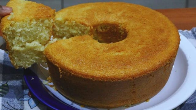 BOLO SIMPLES DE TRIGO FOFINHO – RECEITA FÁCIL E RÁPIDA! 1 Bolo simples de trigo fofinho, econômico e fácil de fazer. Receita clássica feita com poucos ingredientes, perfeita para o café da manhã e lanche da tarde. Aprende o passo a passo completo!