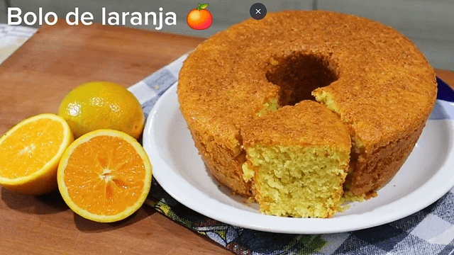 BOLO DE LARANJA FOFINHO. RECEITA FÁCIL E INCRÍVEL 1 Receita fácil de bolo de laranja fofinho, leve e saboroso! Ideal para o café da manhã ou da tarde. Aprenda o passo a passo completo e veja como deixar o bolo bem aerado e macio.