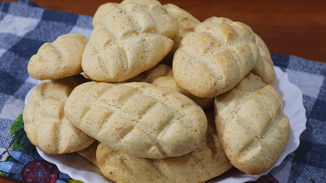 Bolacha de Cinco Copos: Receita Tradicional, Fácil e que Derrete na Boca! 1 Aprenda a fazer Bolacha de Cinco Copos: fácil, econômica e deliciosa, que derrete na boca. Receita tradicional para lanche ou café da tarde!