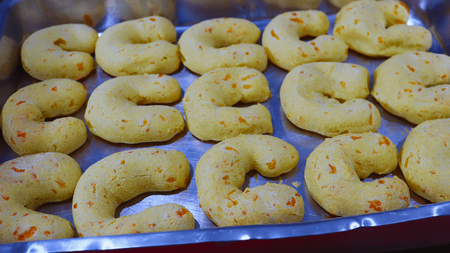Biscoito de Polvilho com Fubá perfeita para seu café da manhã. 1 BISCOITO DE POLVILHO COM FUBA