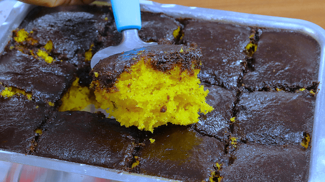 BOLO DE CENOURA COM CASQUINHA DE CHOCOLATE 1