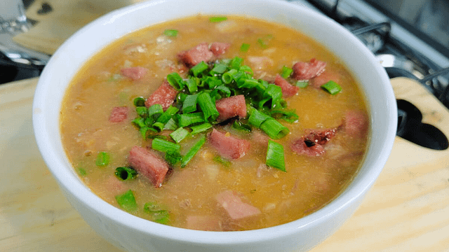 Caldo de Mandioca com Carne, Calabresa e Bacon 1 Caldo de Mandioca com Carne Calabresa e Bacon