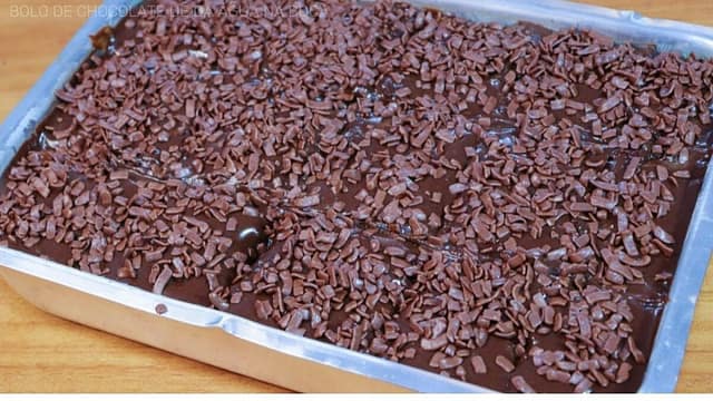 Massa Fofinha de Bolo de Chocolate com Cobertura Cremosa. 1 Massa Fofinha de Bolo de Chocolate com Cobertura Cremosa scaled