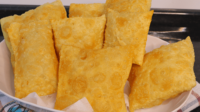 Pastel Frito de Feira: Receita Fácil e Crocante. 1 Pastel Frito de Feira Receita Facil e Crocante