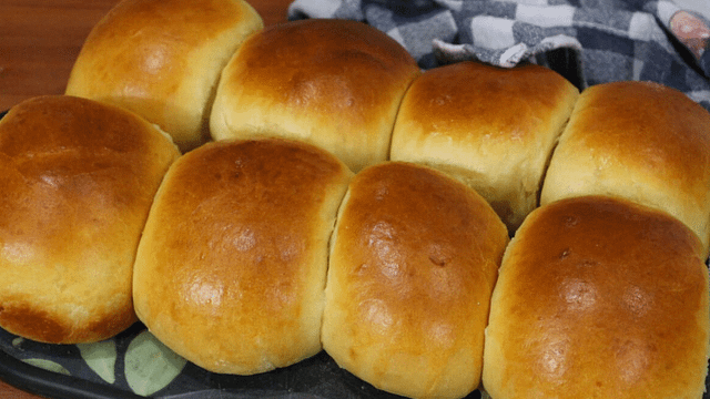 Pão de Batata Perfeito e Super Fofinho Feito na Batedeira — Receita Fácil e Prática 1 Pão de batata fofinho e fácil feito na batedeira. Receita prática para café da manhã, lanche ou venda. Massa macia e sabor irresistível!